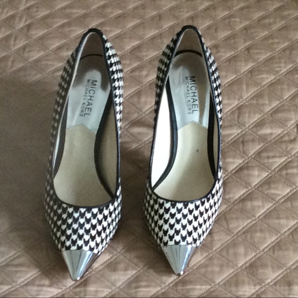 M K Shoes Zady Calfhair Houndstooth Pumps, - Picture 2 of 8